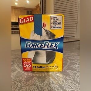 GLAD FORCEFLEX 140 count 13 gallon tall white kitchen bags